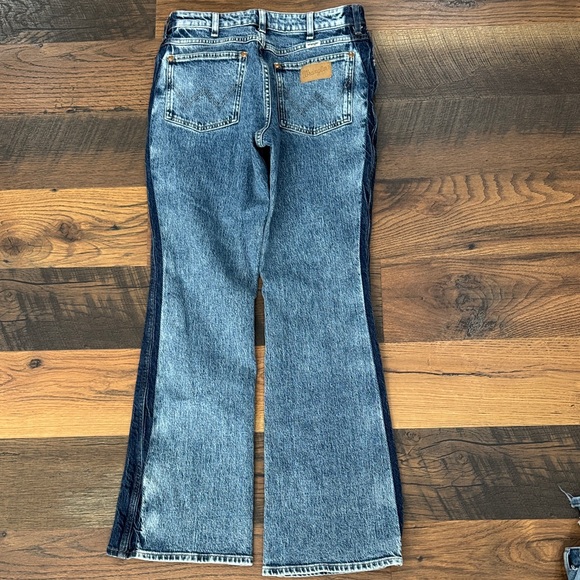 Wrangler High Rise Bootcut - Picture 2 of 3